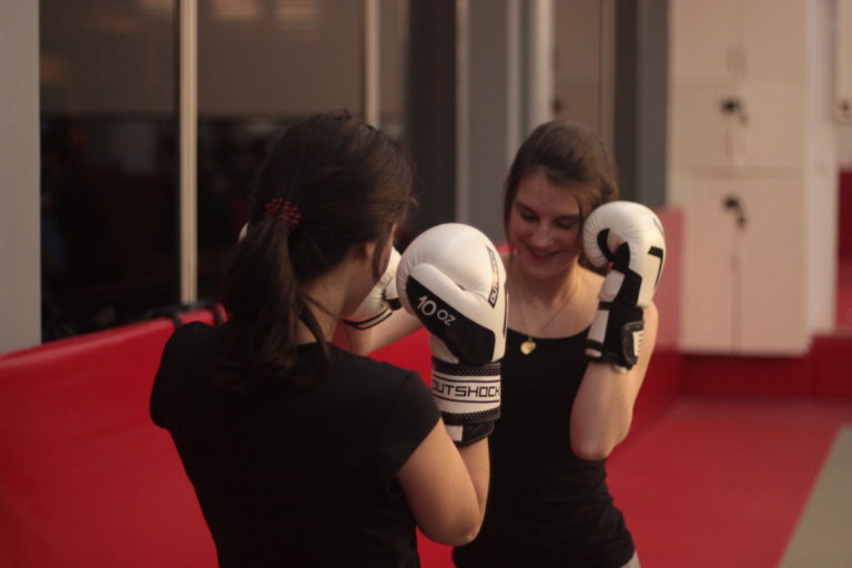 Cours de boxe féminine à Paris